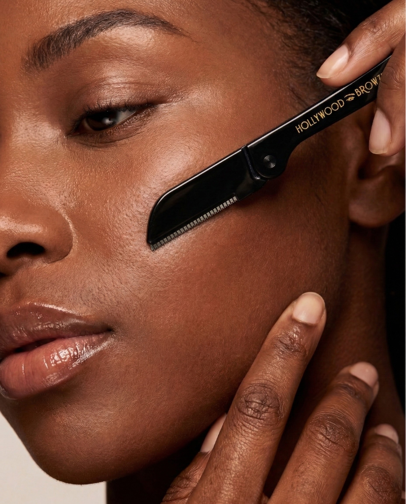 Razors vs Dermaplaning Tools: What’s the Difference?